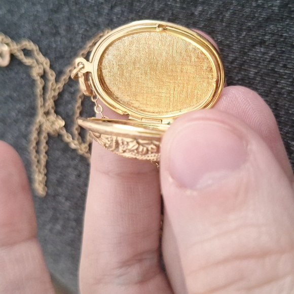 PRICE FIRM Beautiful locket - Picture 3 of 3